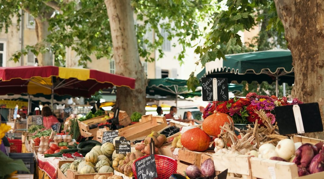 Plongez au cœur de la culture provençale et des délices du terroir