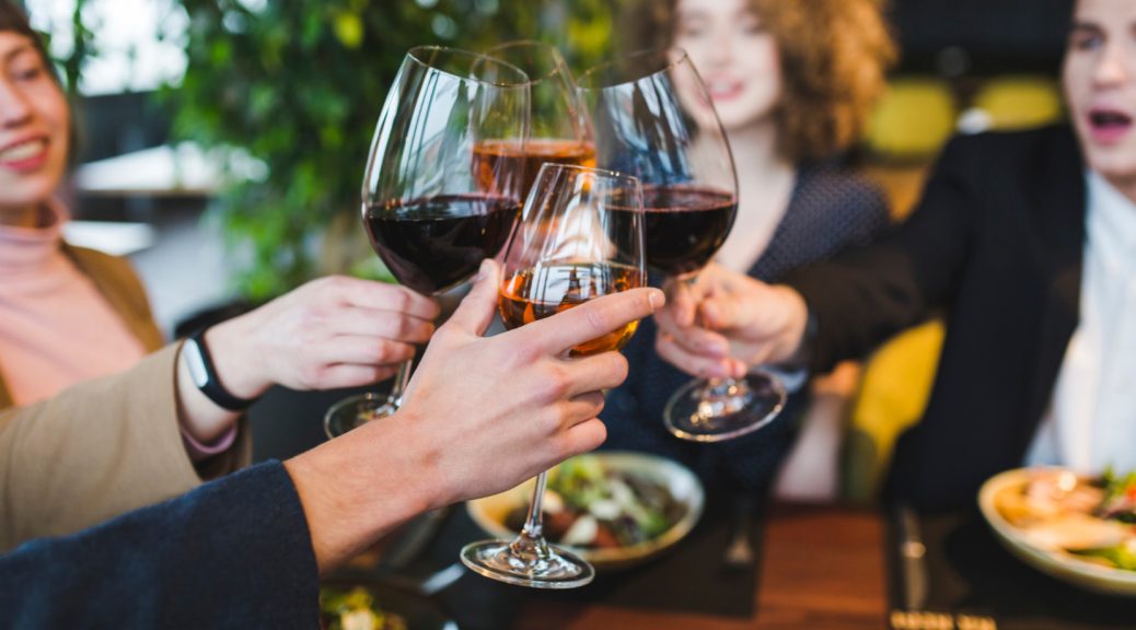 Pourquoi les bars à vins et tapas sont le nouveau lieu de rassemblement ?