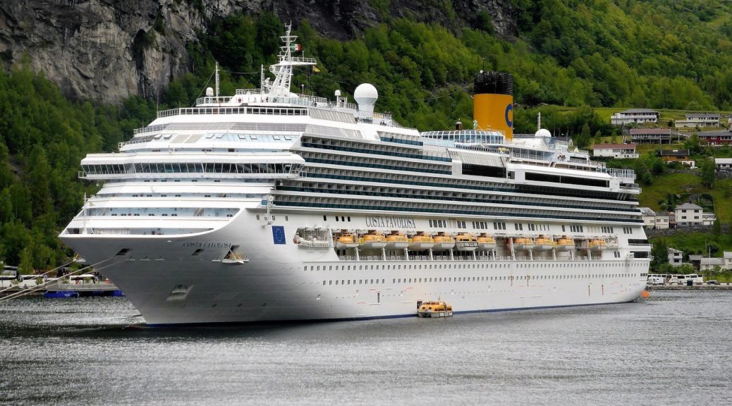 Explorer Cannes autrement grâce à une croisière