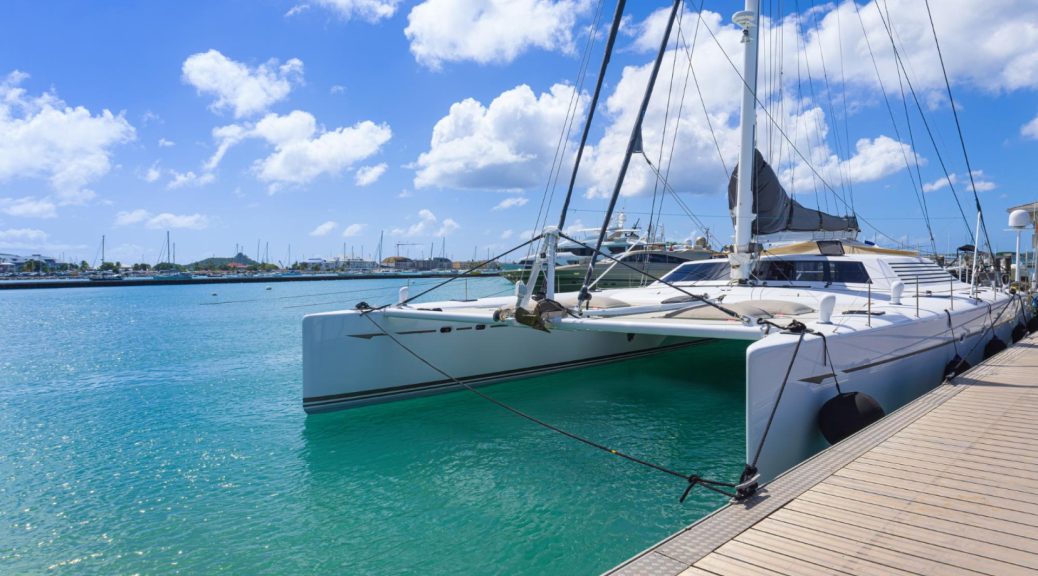 Pourquoi choisir un catamaran pour une croisière en Méditerranée ?