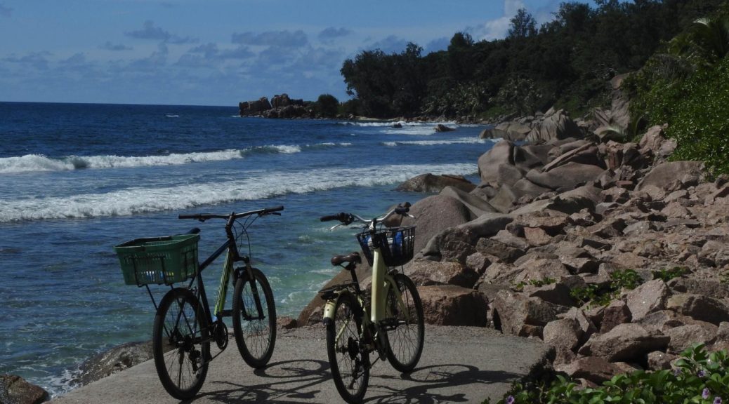Visiter Huahine sans voiture : les solutions de transport local adaptées aux voyageurs !