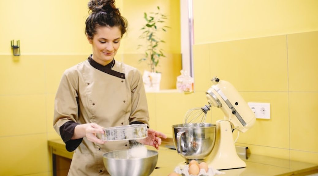 Matériel professionnel de pâtisserie : l’essentiel pour réussir ses créations sucrées