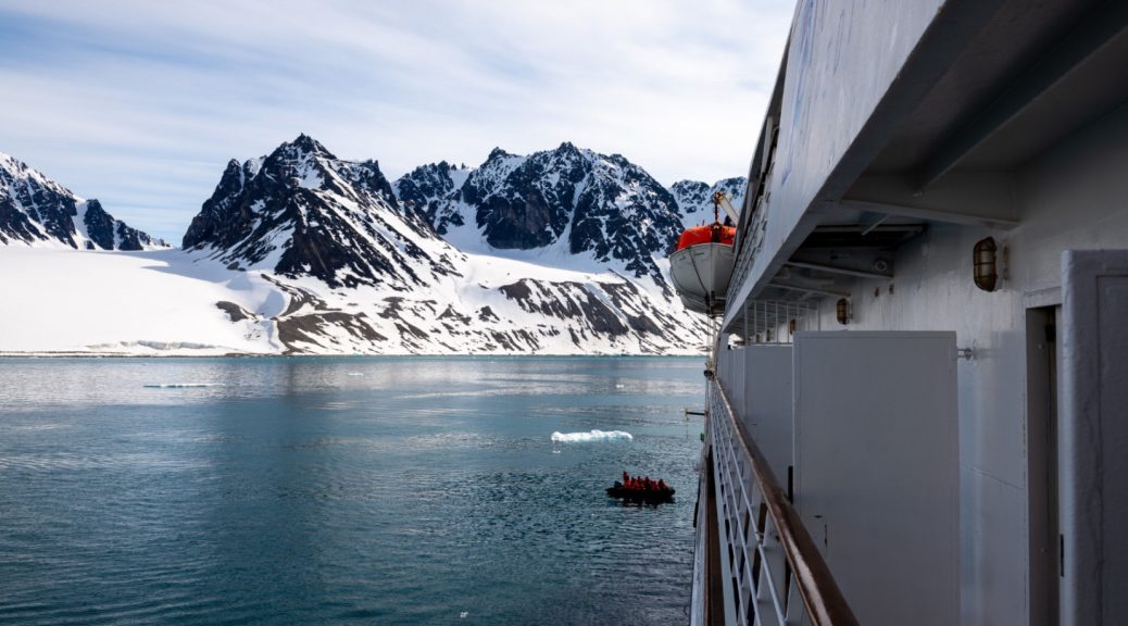 À bord d’une croisière polaire : immersion et exploration dans les régions arctique et antarctique